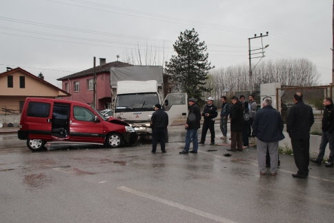 Ada Caddesi’nde Maddi Hasarlı Kaza