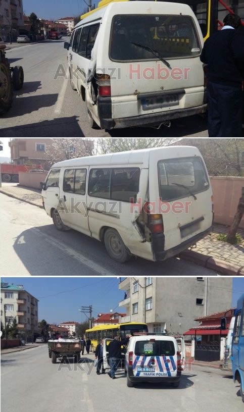 Traktör Park Halindeki Minibüse Çarptı