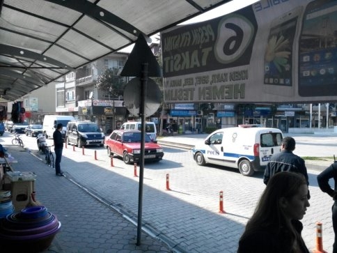 Yol Ortasına Park Eden Şahin Trafiği Felç Etti