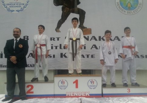 Akyazılı Karateciler Madalyaya Doymuyor