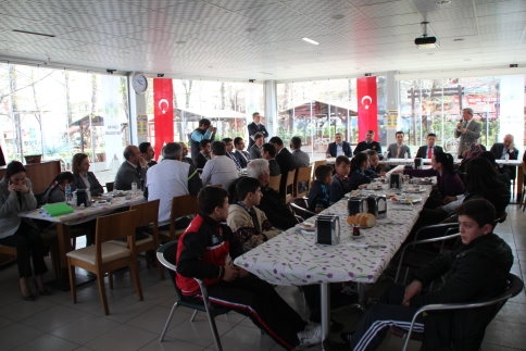 Akyazı Belediyesi Başarılı Sporcuları Ödüllendirdi