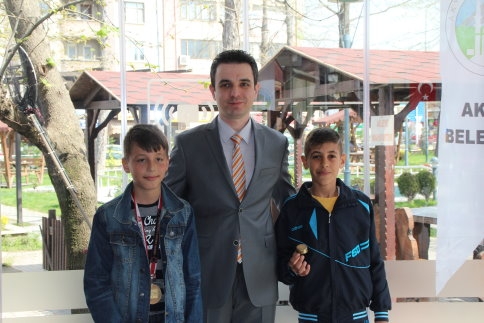 Akyazı Belediyesi Başarılı Sporcuları Ödüllendirdi