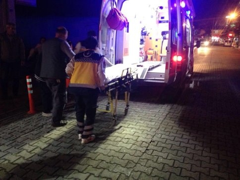 Yaşlı Kadın Düşerek Yaralandı