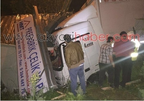 Kalp Krizi Geçirerek Yoldan Çıkan Tır Sürücüsünün Kaza Anı