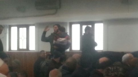 2 Yaşındaki Çocuğuyla Dilenen Suriyeli Karakola Götürüldü