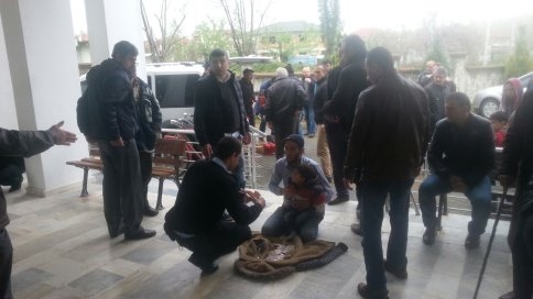 2 Yaşındaki Çocuğuyla Dilenen Suriyeli Karakola Götürüldü