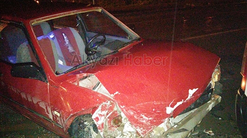 Otomobil ile Minibüs Çarpıştı