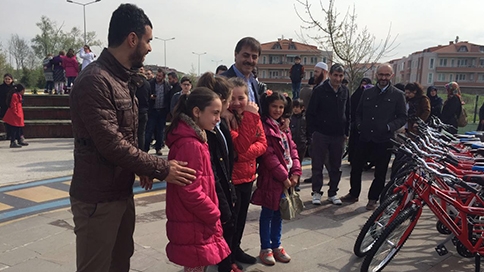 50 yetime 50 bisikleti Kenan Sofuoğlu dağıttı