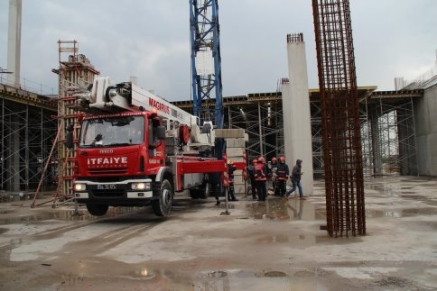 Kuzuluk'ta Vinç Tepesinde Fenalaşan Operatöre Müdahale