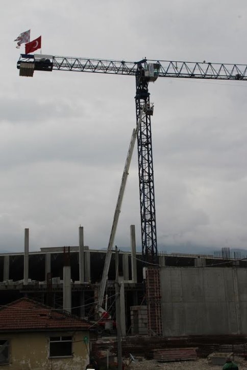 Kuzuluk'ta Vinç Tepesinde Fenalaşan Operatöre Müdahale