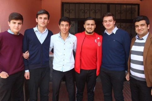 Semih Yazıcıya Bir Madalyada Okuduğu Okuldan Verildi