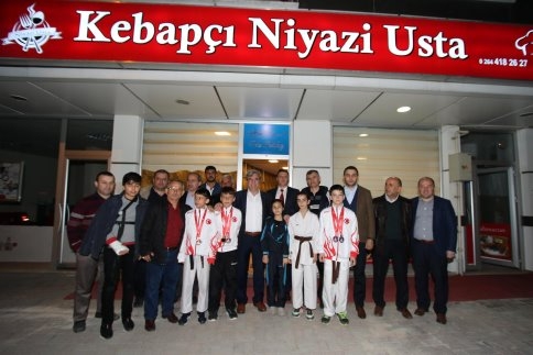 Başkan Akcan Sporcu ve Aileleri ile Yemekte Buluştu