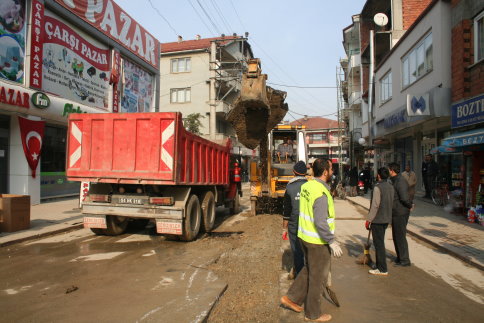 Yol Çalışmaları Devam Ediyor