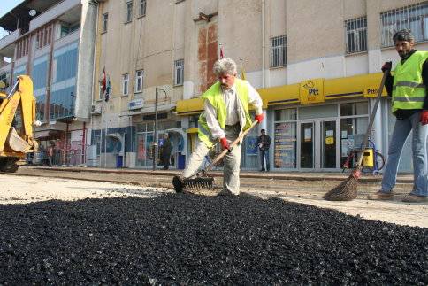 Yol Çalışmaları Devam Ediyor