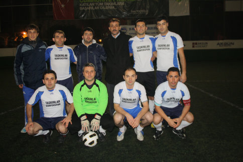 Akyazı E.M.L Öğretmenler Şampiyon oldu.