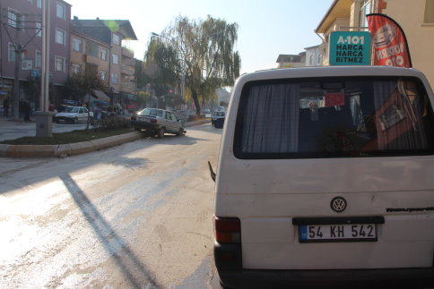 Akyazı Mudurnu Caddesinde trafik kazası .