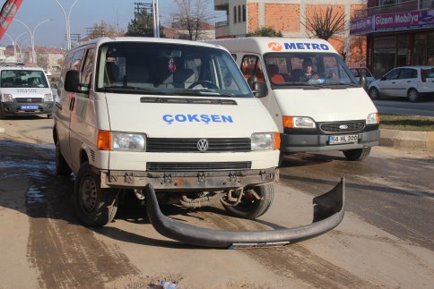 Akyazı Mudurnu Caddesinde trafik kazası .