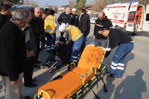 Akyazı Ada Caddesinde Meydana gelen kazada 1 kişi yaralandı.