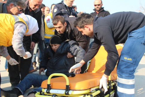 Akyazı Ada Caddesinde Meydana gelen kazada 1 kişi yaralandı.