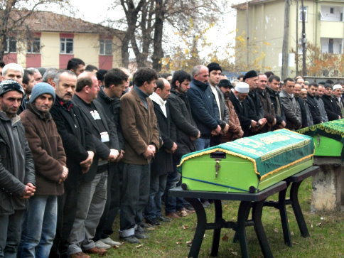 Yangında Ölen Baba Oğul Toprağa Verildi