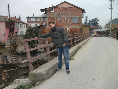 Küçücek’te Bulunan Köprünün Ayağı Yıkılıyor