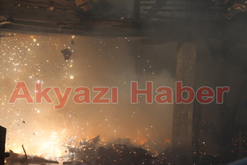 Kuzuluk'ta Çıkan Yangın Evlere Sıçramadan Söndürüldü