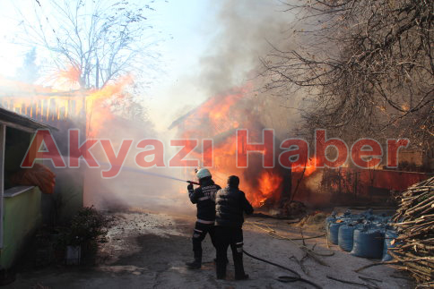 Kuzuluk'ta Çıkan Yangın Evlere Sıçramadan Söndürüldü