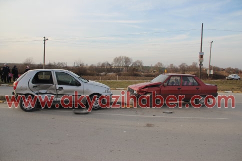 Akyazı - Küçücek Kavşağında yaralamalı trafik kazası