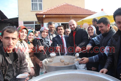 Ak Parti Kadın Kolları ve Gençlik Kollarından Aşure İkramı