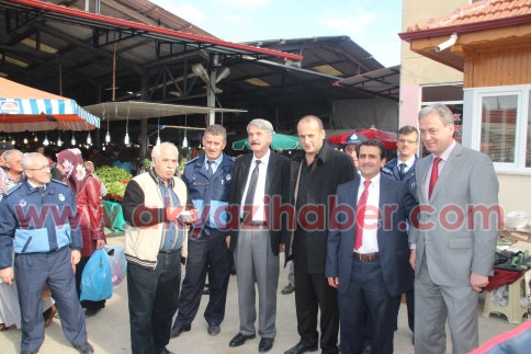 Ak Parti Kadın Kolları ve Gençlik Kollarından Aşure İkramı