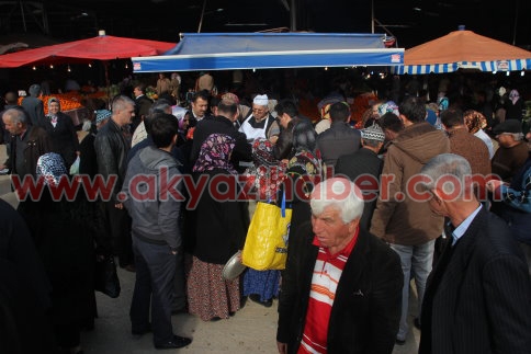 Ak Parti Kadın Kolları ve Gençlik Kollarından Aşure İkramı