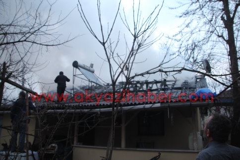 Cinoğlu Sokak’ta ev yangını