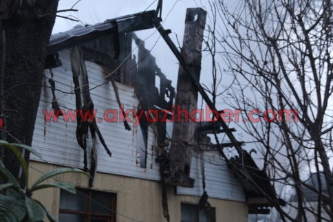 Cinoğlu Sokak’ta ev yangını