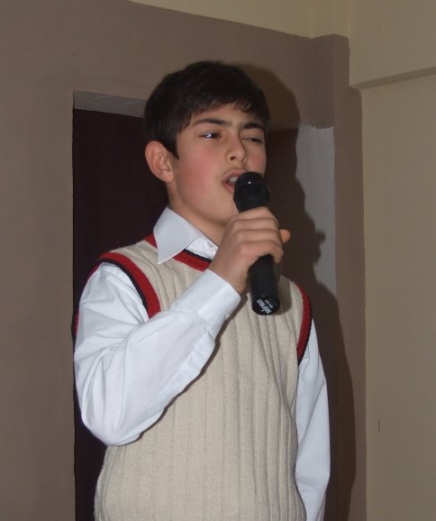 Öğrencilerden Şiir Dinletisi