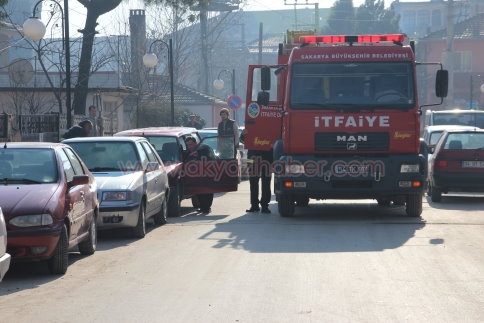 PTT Önünde Araçtan Dumanlar Çıktı.