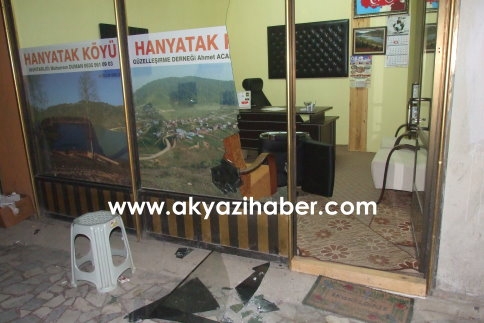 Hanyatak Köyü Muhtarlığında Kavga