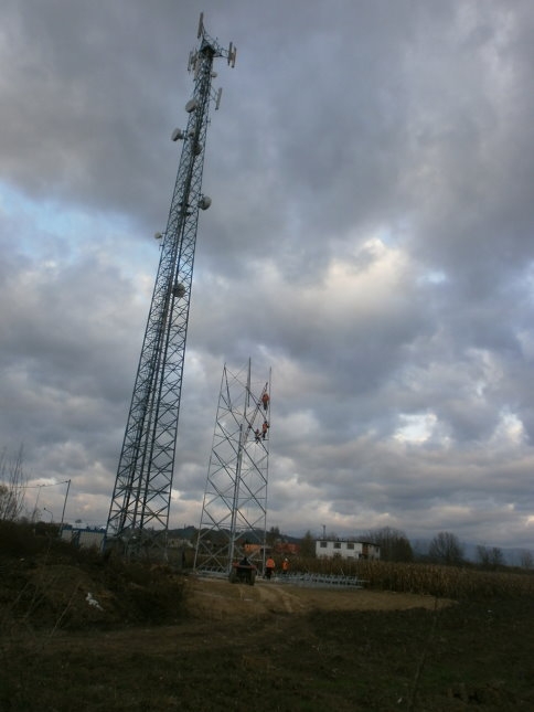 Akyazı’da baz istasyonları mantar gibi çoğalıyor. 