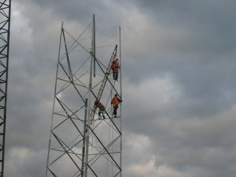 Akyazı’da baz istasyonları mantar gibi çoğalıyor. 