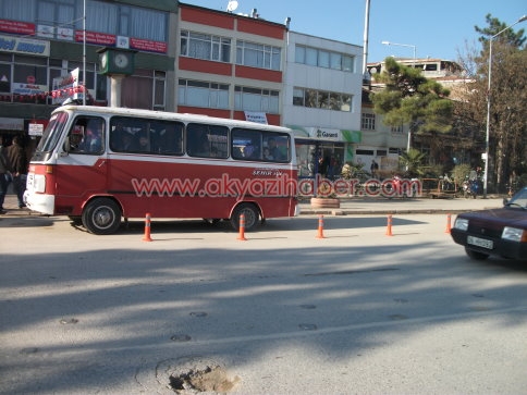 Duraklar İçin Park Sorunu Koniler ile Engellendi.