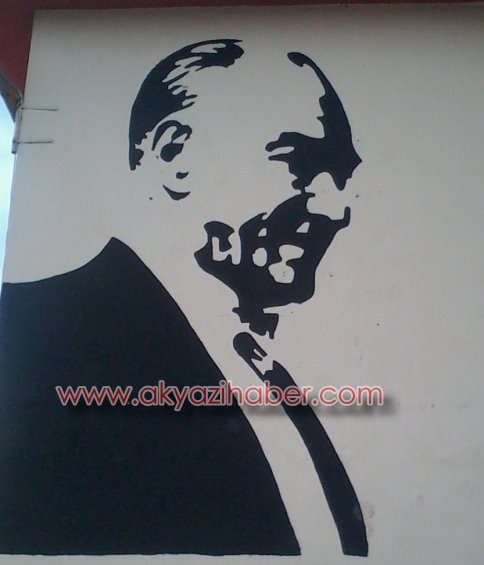 Okul Duvarına Atatürk Portresi Yaptı