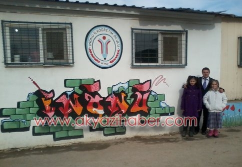 Okul Duvarına Atatürk Portresi Yaptı