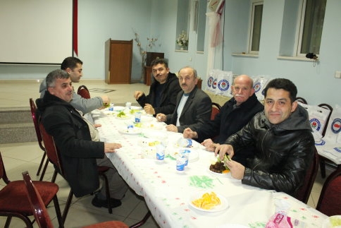 Üyelere Çiğköfte Partisi