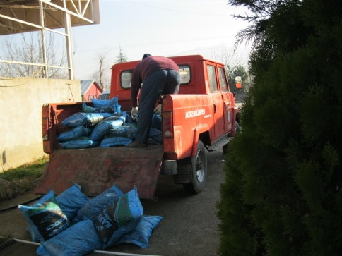 Akyazı Belediyesinden Vanlı Kardeşlerimiz’e Yardım