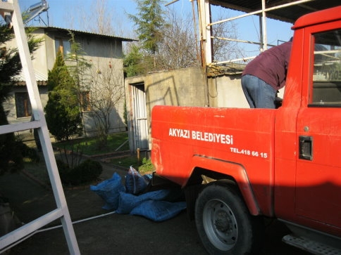 Akyazı Belediyesinden Vanlı Kardeşlerimiz’e Yardım