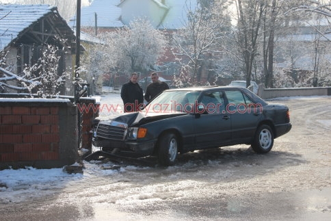 Kar yağışı ve buzlanma nedeniyle kazalar meydana geldi. 