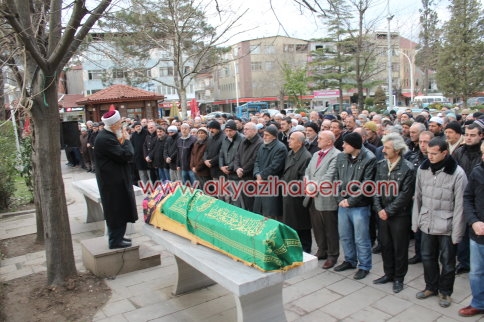 Merhum Ahmet Hamdi Terzinin Eşi Toprağa Verildi.