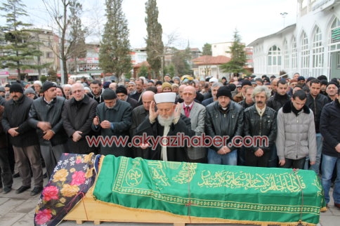 Merhum Ahmet Hamdi Terzinin Eşi Toprağa Verildi.
