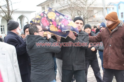 Merhum Ahmet Hamdi Terzinin Eşi Toprağa Verildi.