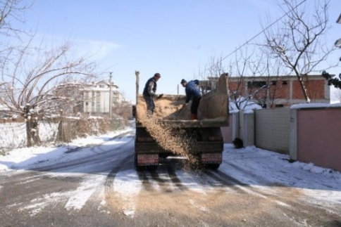 Akyazı Belediyesi  Kar  İçin  Tedbirini  Aldı
