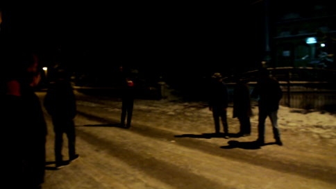 Gençler asfaltı kayak pisti olarak kullandılar 